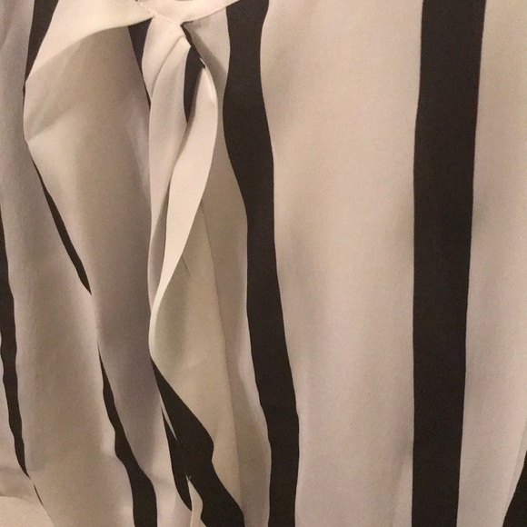 BCBG top - Picture 3 of 4